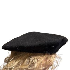⭐️VTG Beret Stylish Chic Black Wool